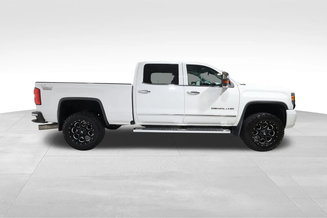 Used 2016 SUMMIT WHITE GMC Denali image 4