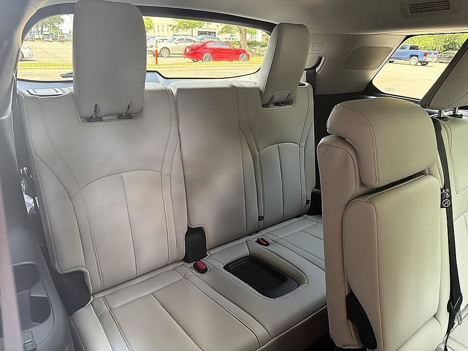 New 2027 Radiant White INFINITI PURE image 23
