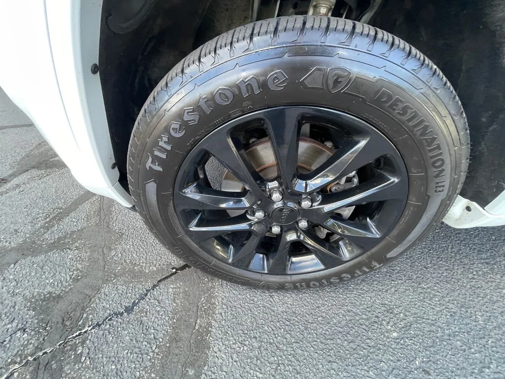Used 2022 White Jeep Laredo X image 28