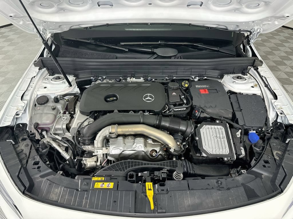 New 2026 Polar White Mercedes-Benz GLB 250 image 60