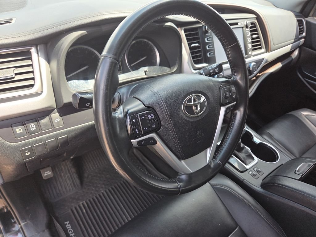 Used 2019 Black Toyota XLE image 20