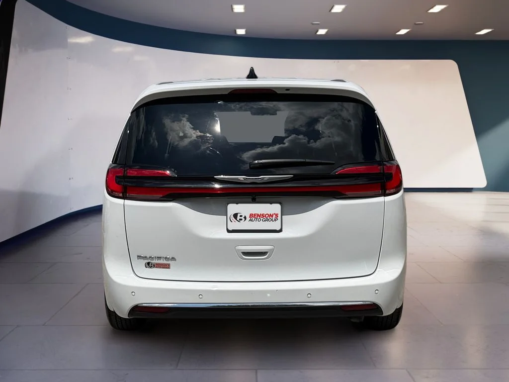 Used 2024 White Chrysler Touring L image 4