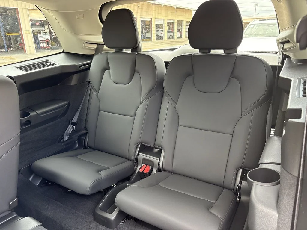 New 2026 Aurora Silver Volvo Plus image 27