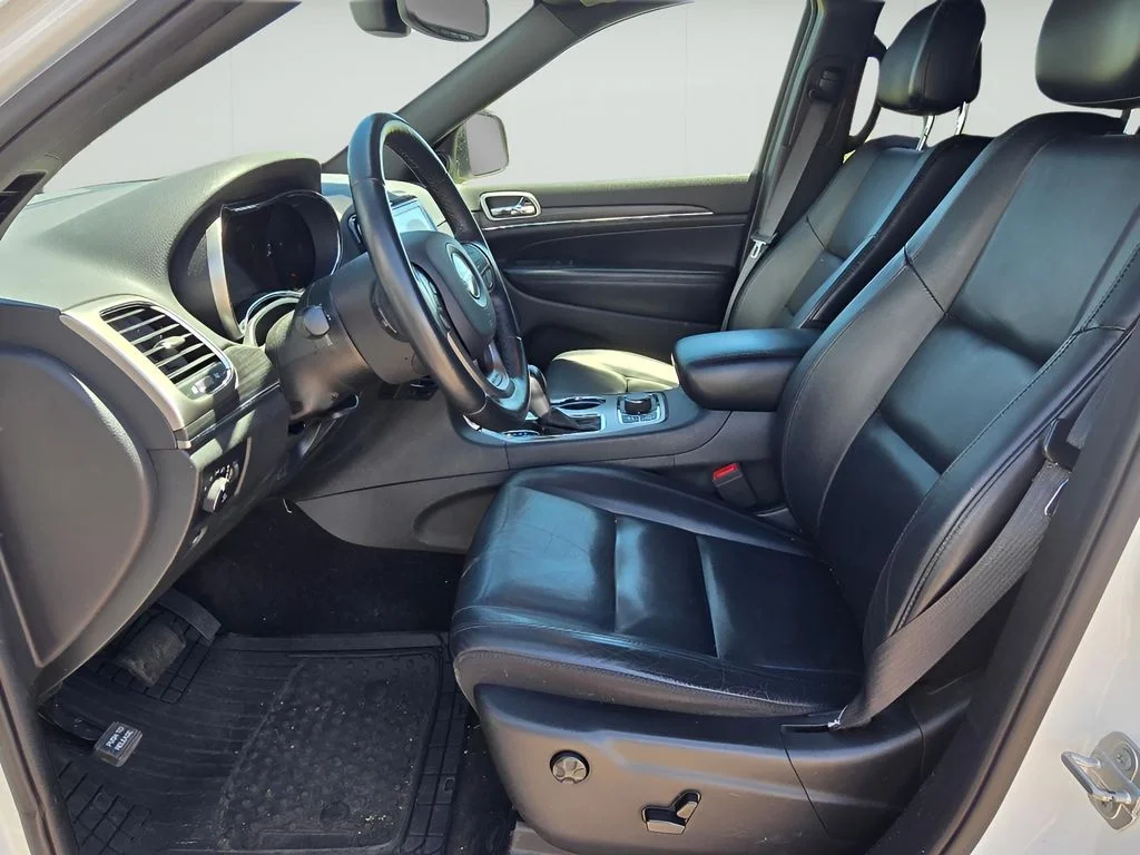 Used 2019 Bright White Clearcoat Jeep Limited image 27