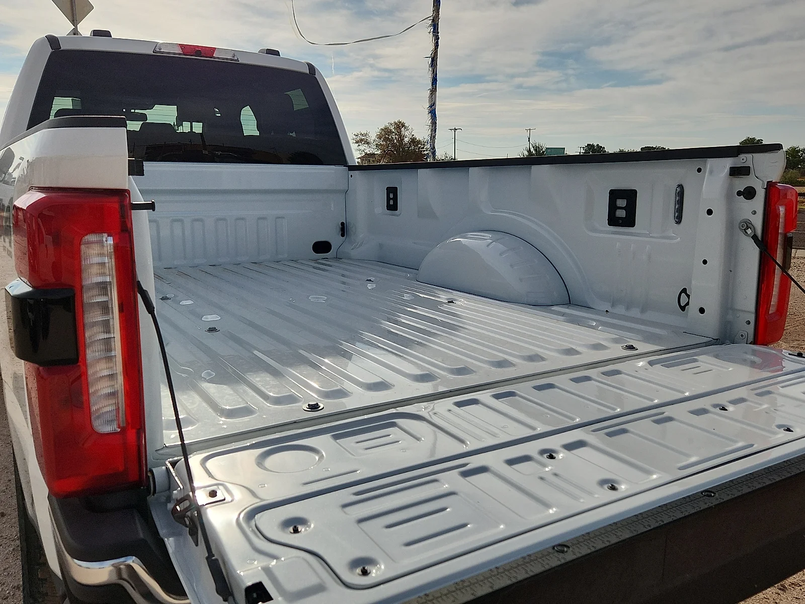 New 2026 Star White Metallic Tri-Coat Ford Lariat image 12