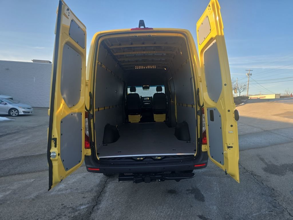 New 2026 calcite yellow Mercedes-Benz Cargo 170 WB image 21