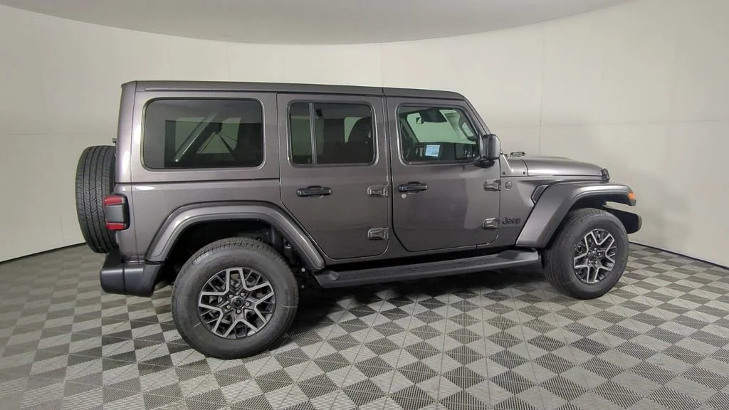 New 2026 Granite Crystal Metallic Clear-Coat Exterior Paint Jeep Sahara image 4