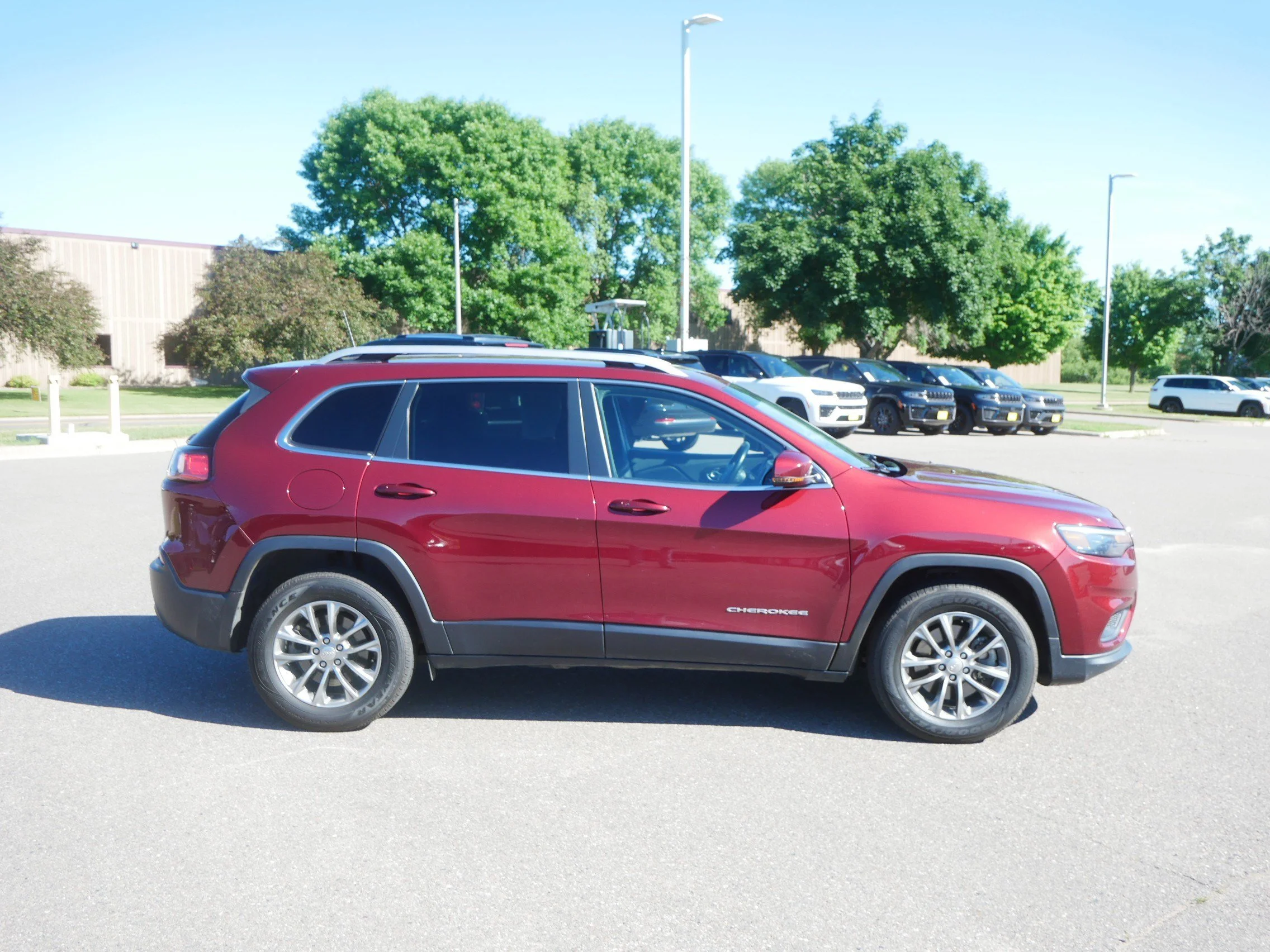 Used 2020 Velvet Red Pearlcoat Jeep Latitude Plus image 8