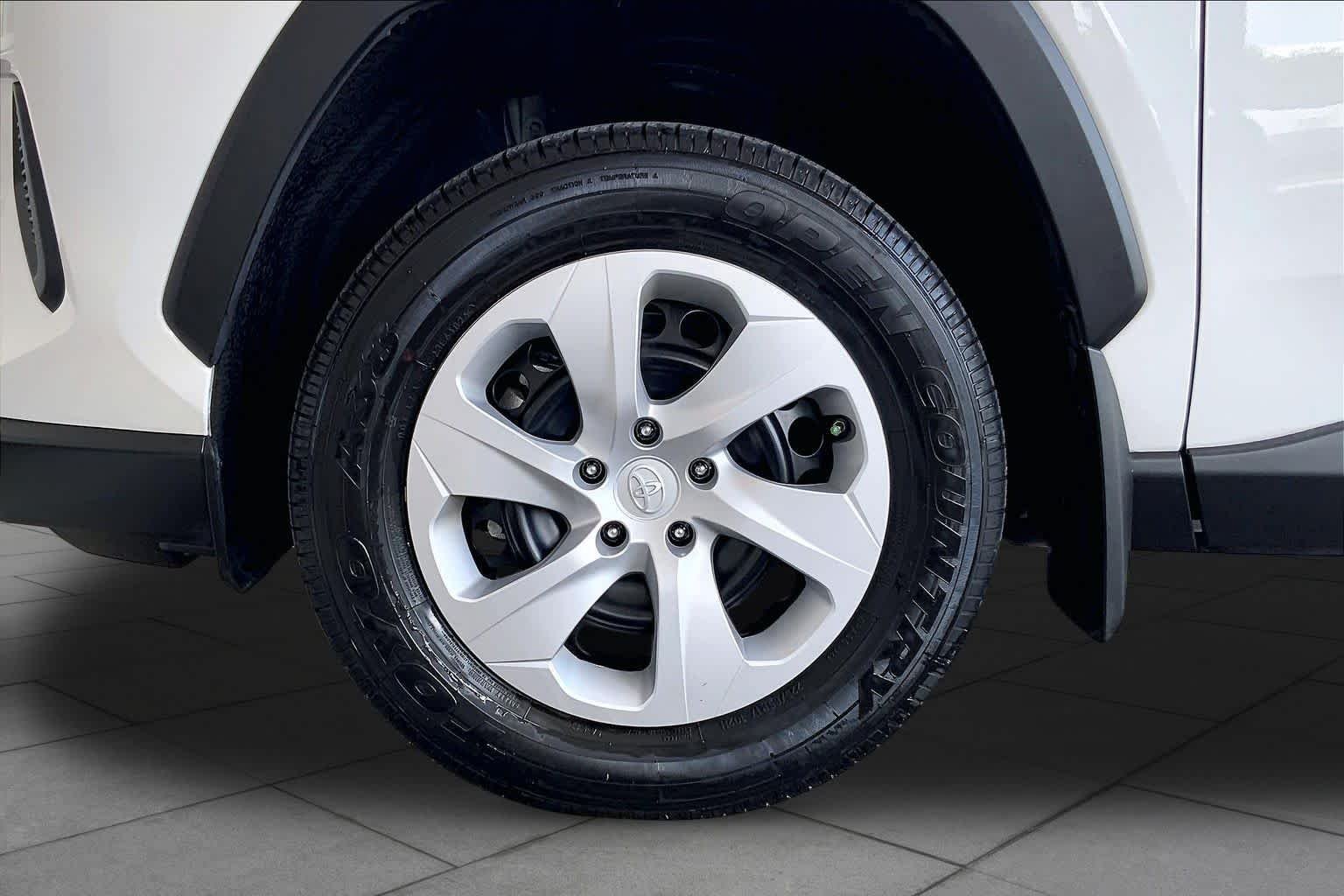 Used 2025 Ice Cap Toyota LE image 11