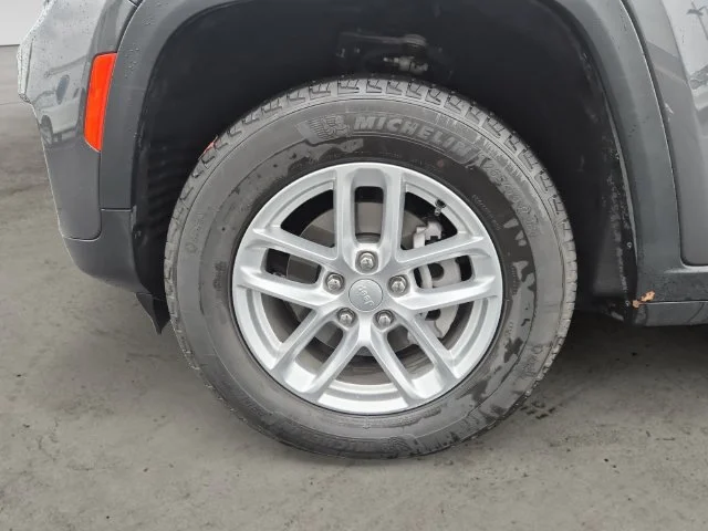 Used 2025 Gray Jeep Laredo X image 9