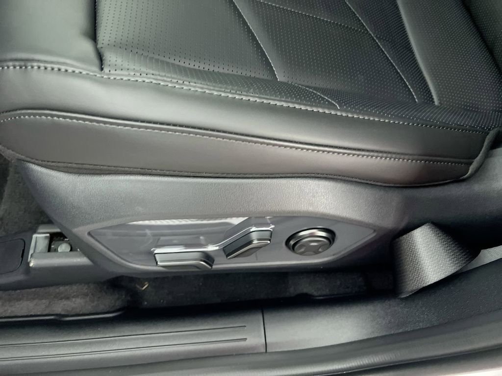 New 2027 Glacial White Pearl Kia X-LINE SX image 13
