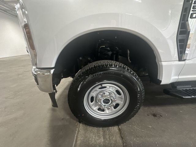 New 2026 Oxford White Ford F-250® XL image 23