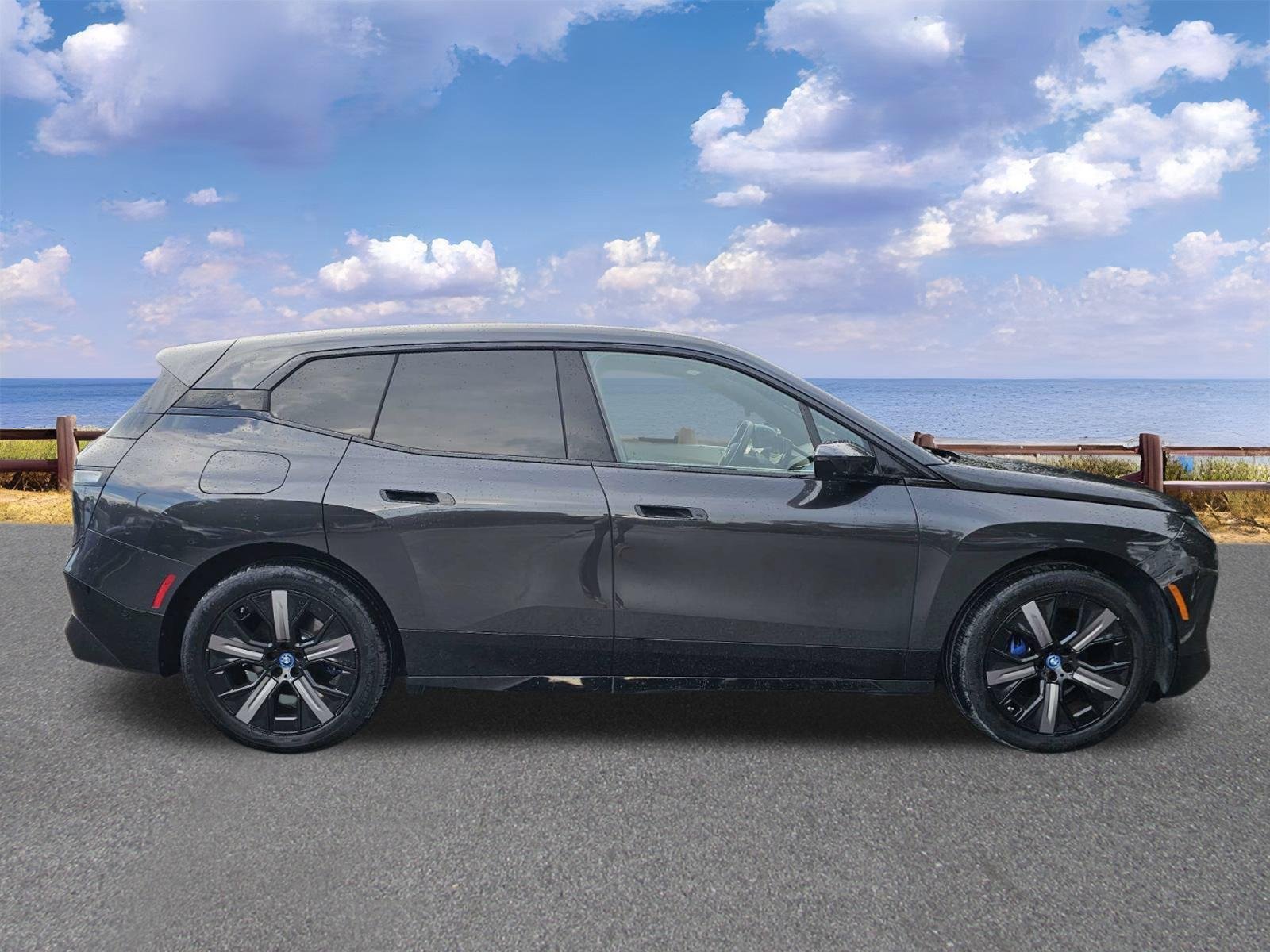 Used 2025 Dark Graphite Metallic BMW xDrive50 image 9