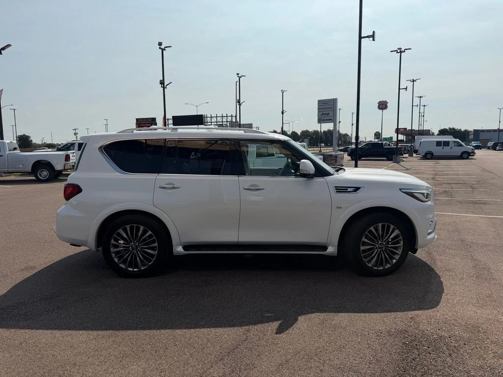 Used 2018 White INFINITI Base image 6