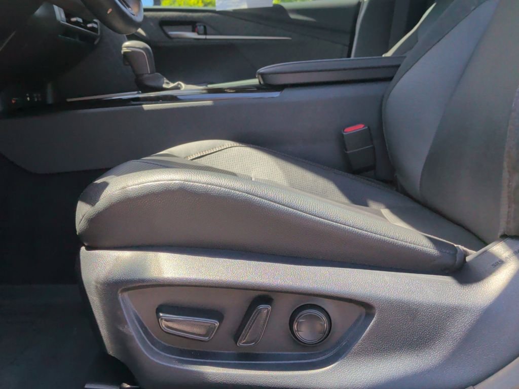 Certified Used 2025  Toyota XLE image 11