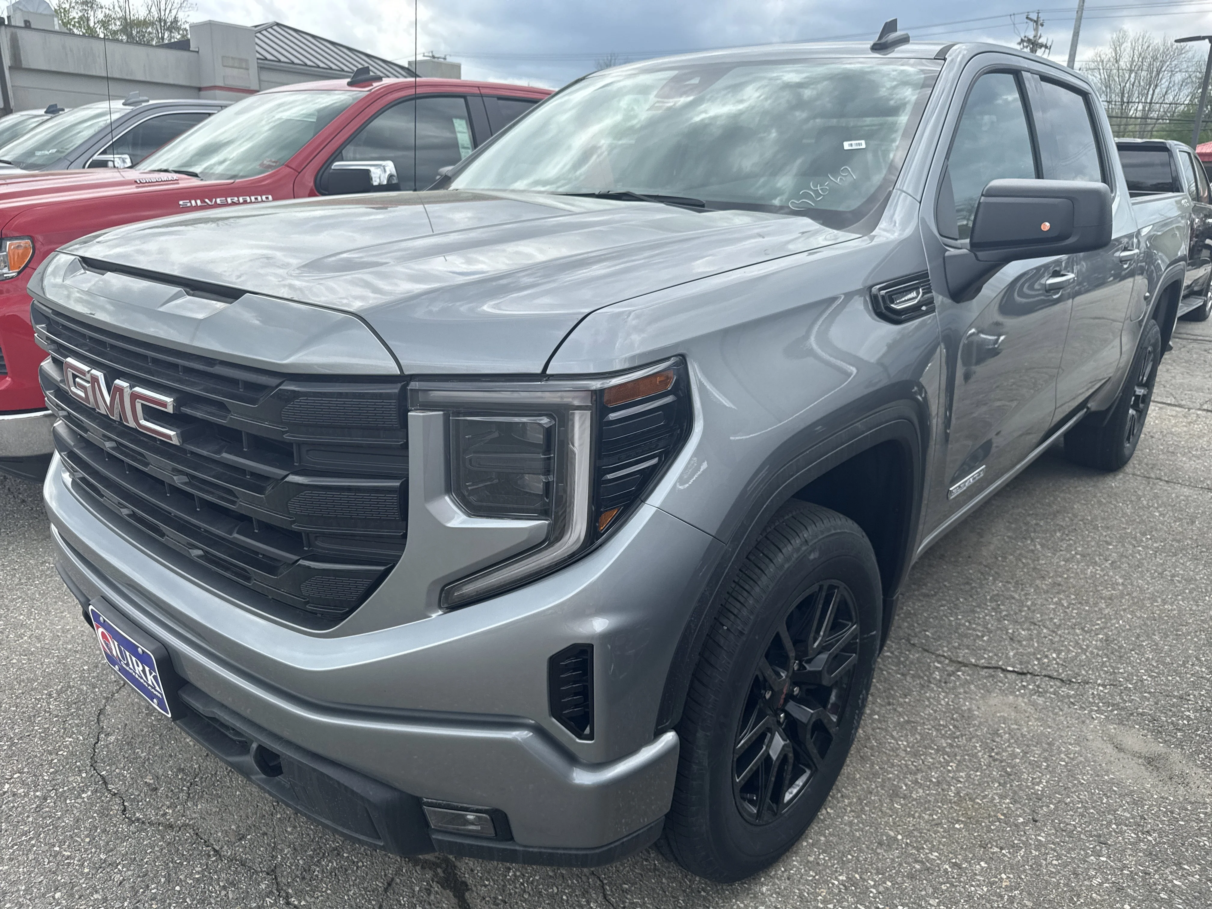 2026 GMC Sierra 4WD Crew Cab Std Box Elevation 3VL's photo