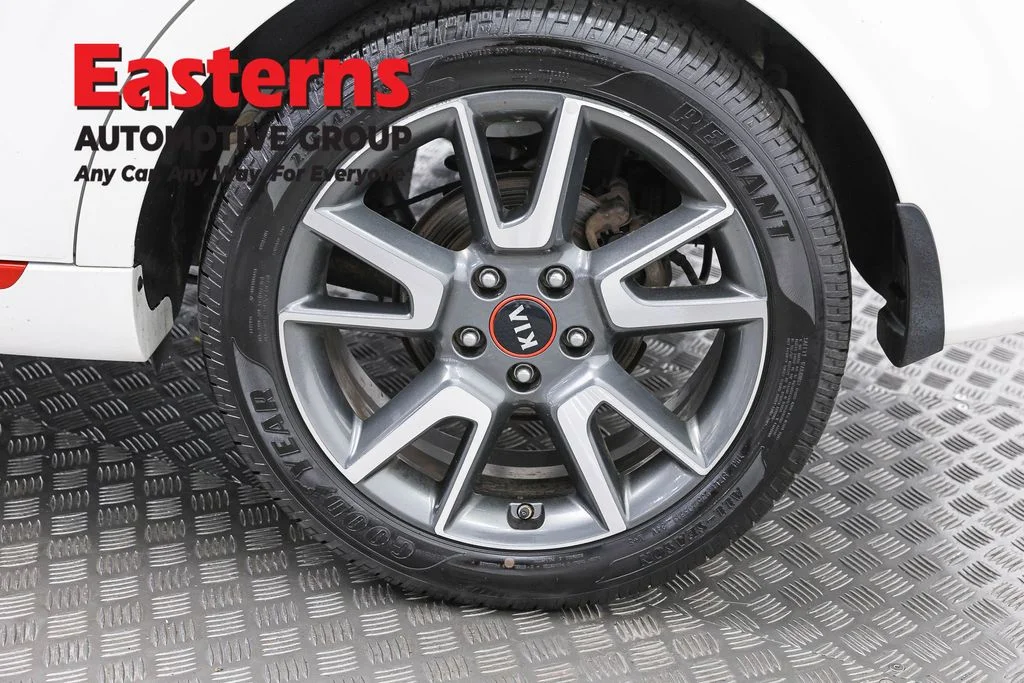 Used 2020 White Kia GT-Line image 33