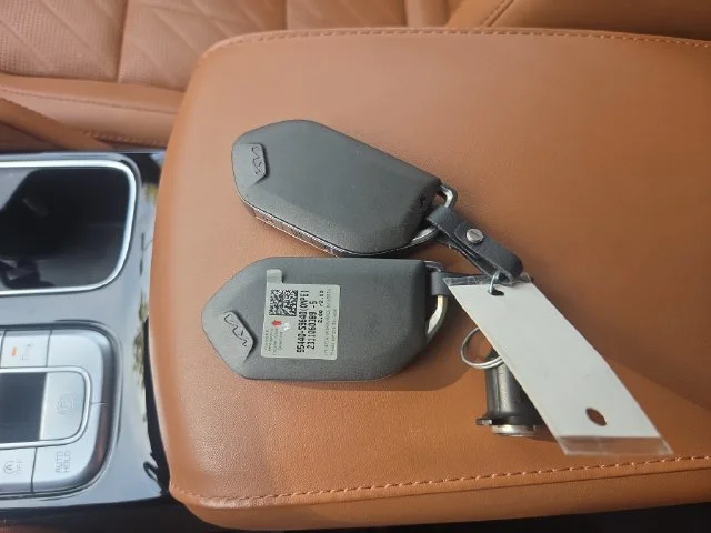 Used 2024 White Kia EX X-Line image 39