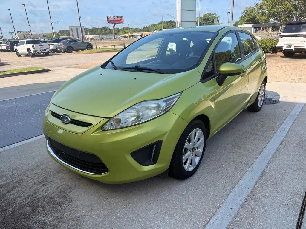 Used 2011 Green Ford SE image 2