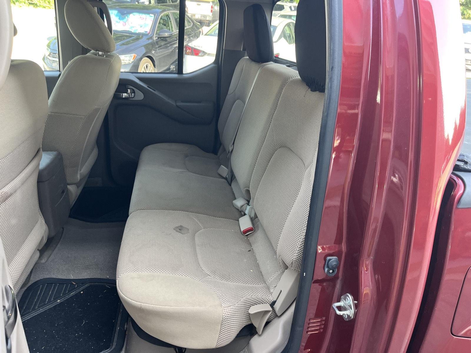 Used 2016 Cayenne Red Nissan SV image 12