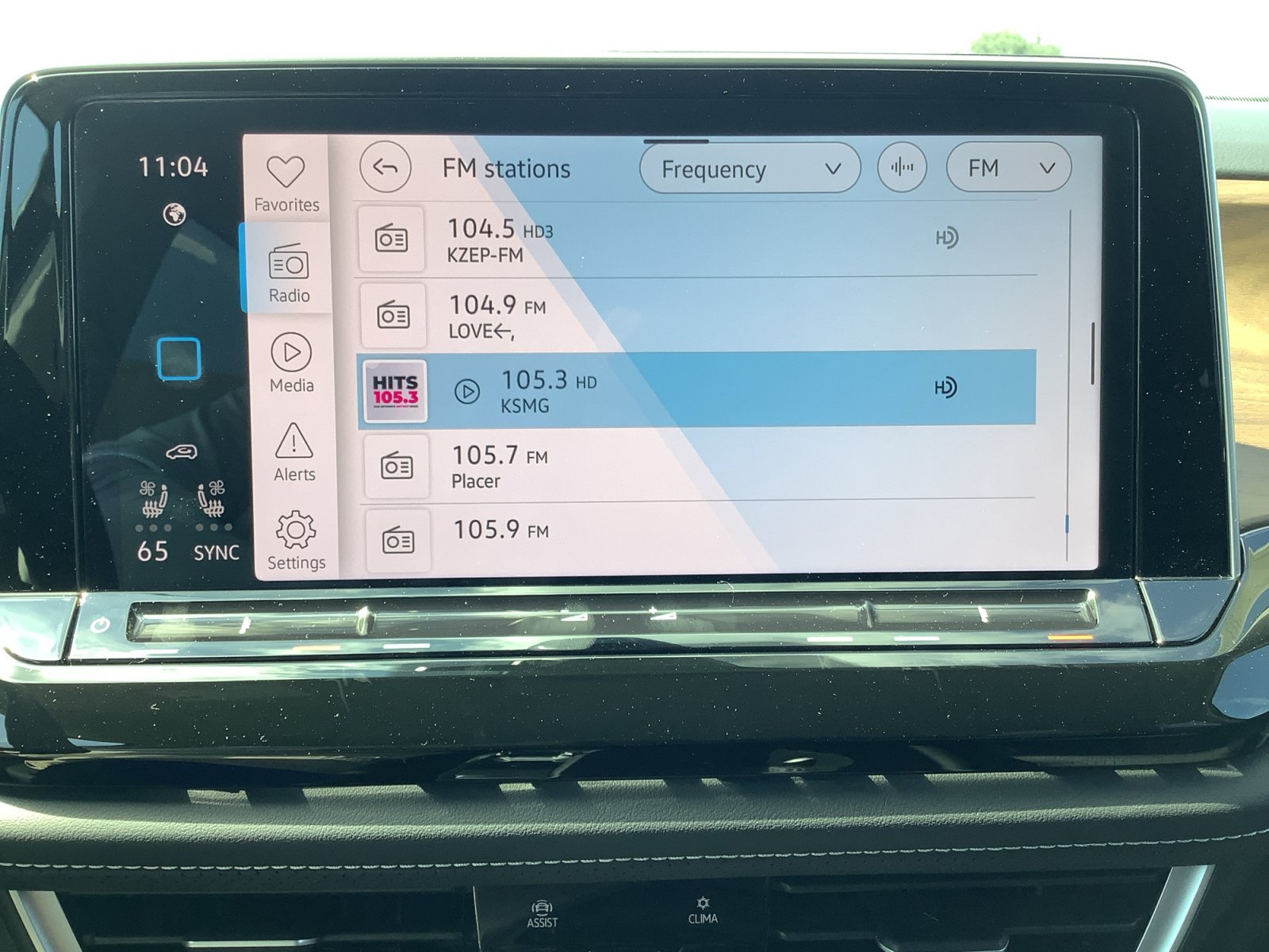 New 2026 Deep Black Pearl Volkswagen 2.0T SE w/Technology image 17