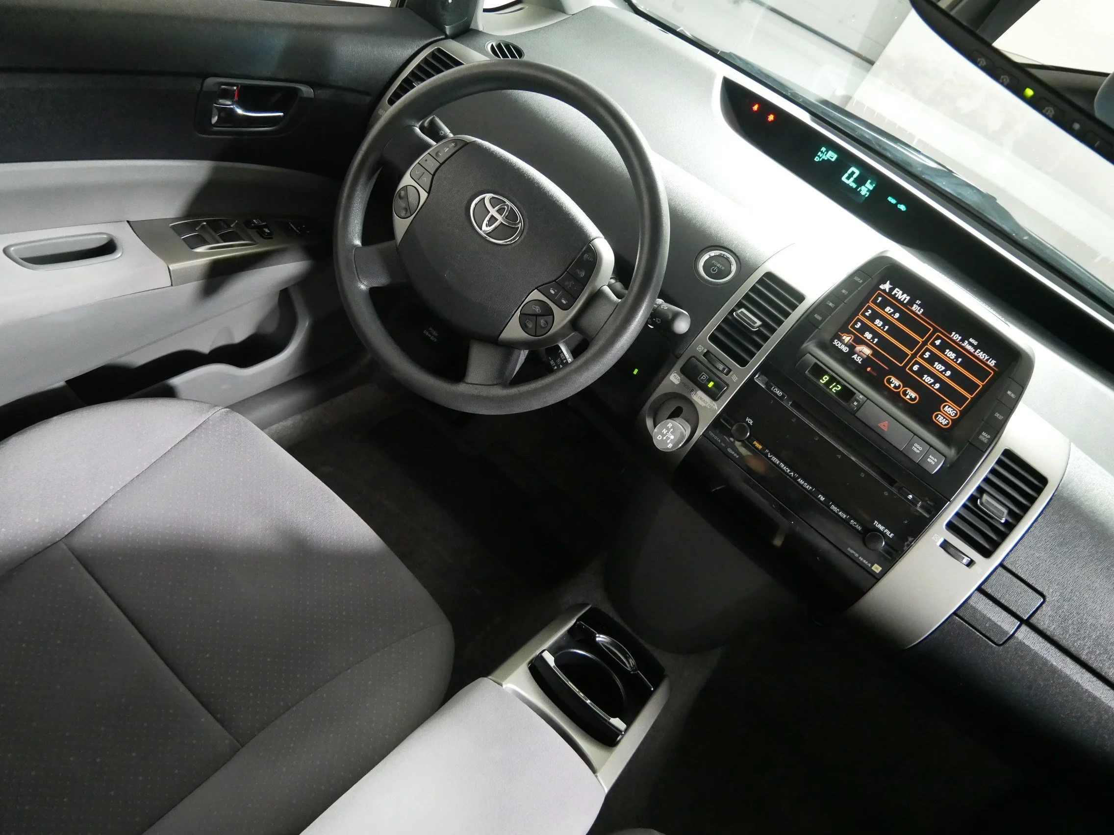 Used 2009 Magnetic Gray Metallic Toyota  image 9