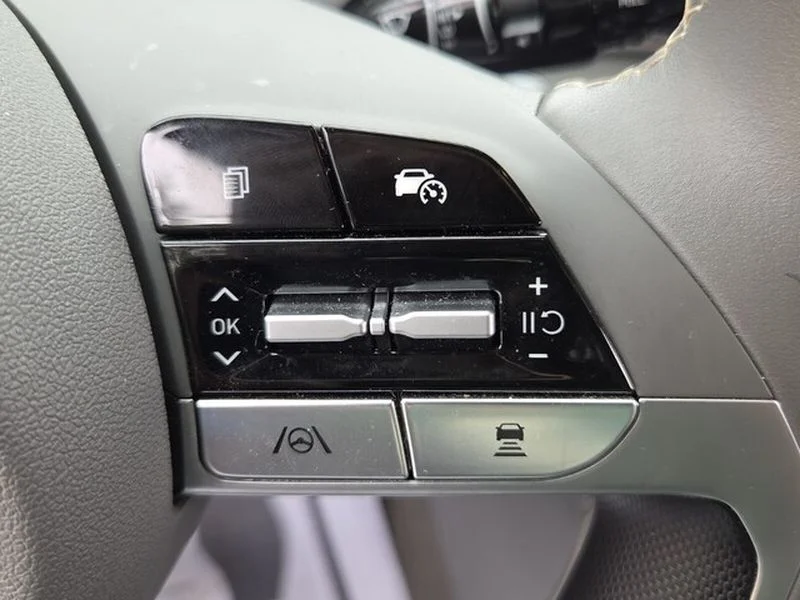 Used 2025 Gray Hyundai SEL Convenience image 23