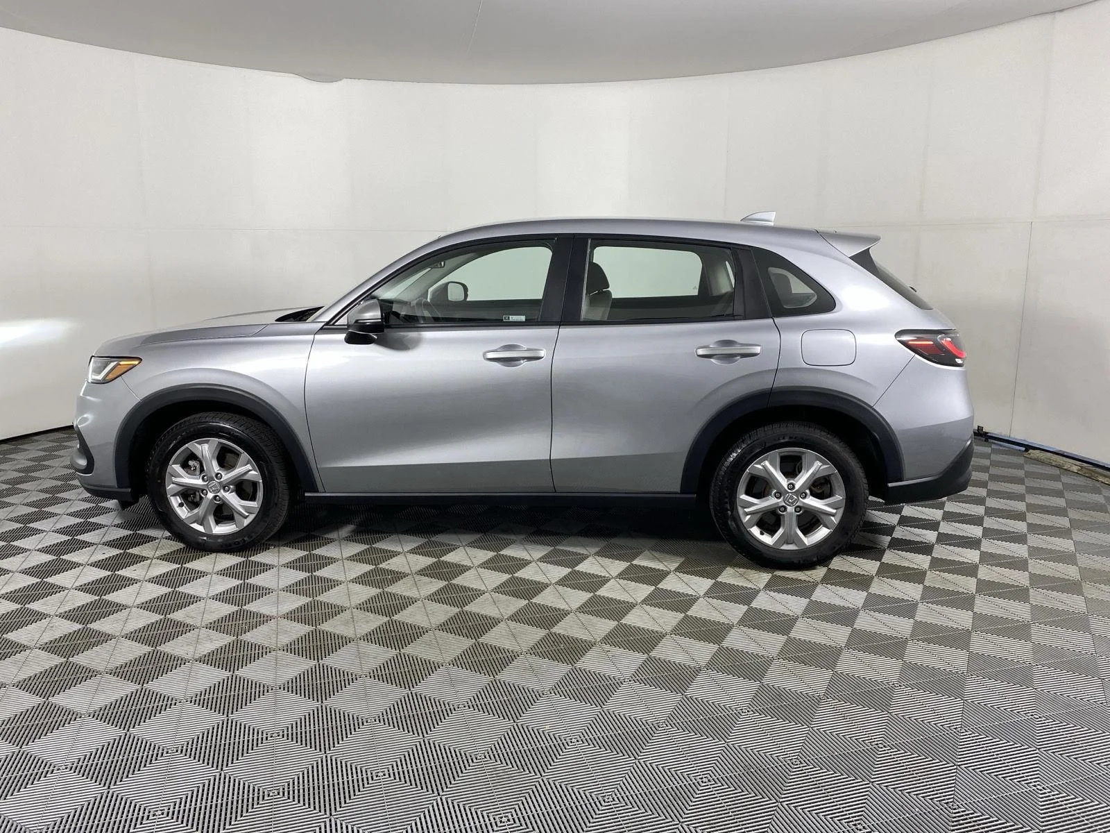 Used 2024 Lunar Silver Metallic Honda LX image 4