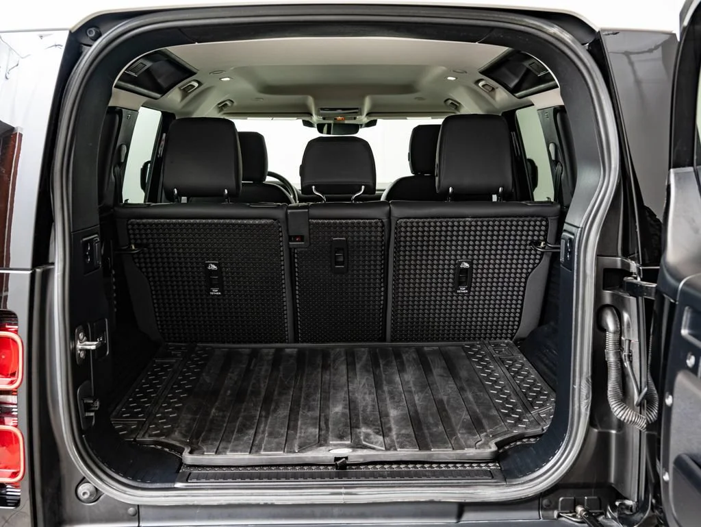 Used 2023 Black Land Rover S image 19