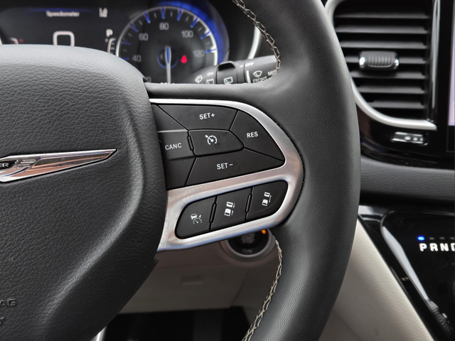 Used 2024 Red Chrysler Touring L image 18
