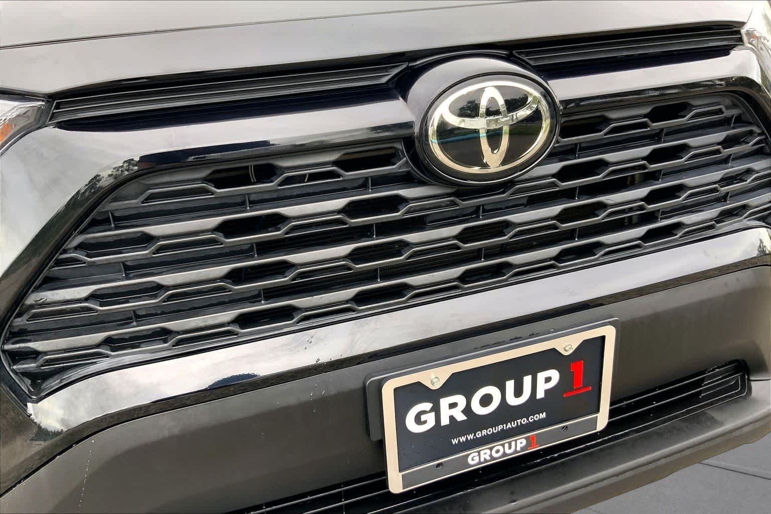 Used 2021 Midnight Black Metallic Toyota LE image 29