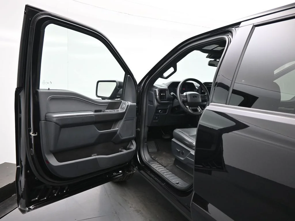 New 2024 Agate Black Metallic Ford XLT image 8