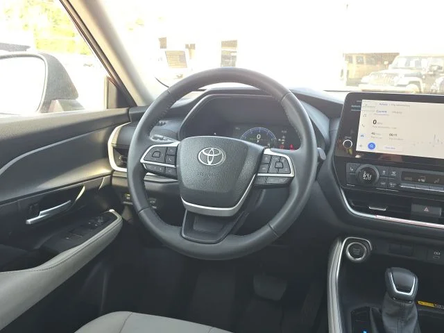 Used 2025 Red Toyota XLE image 36