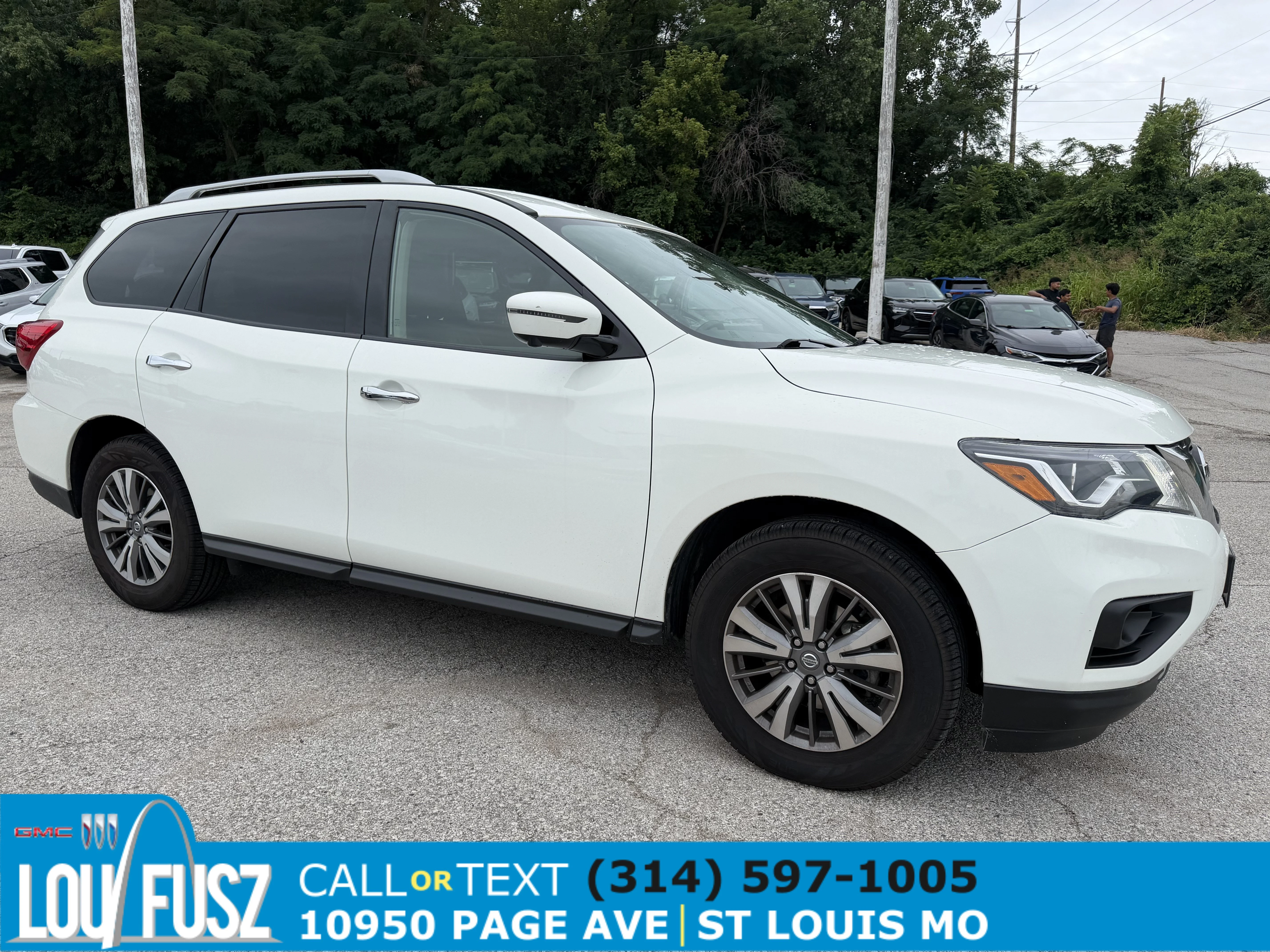 Used 2019 Glacier White Nissan SL image 1