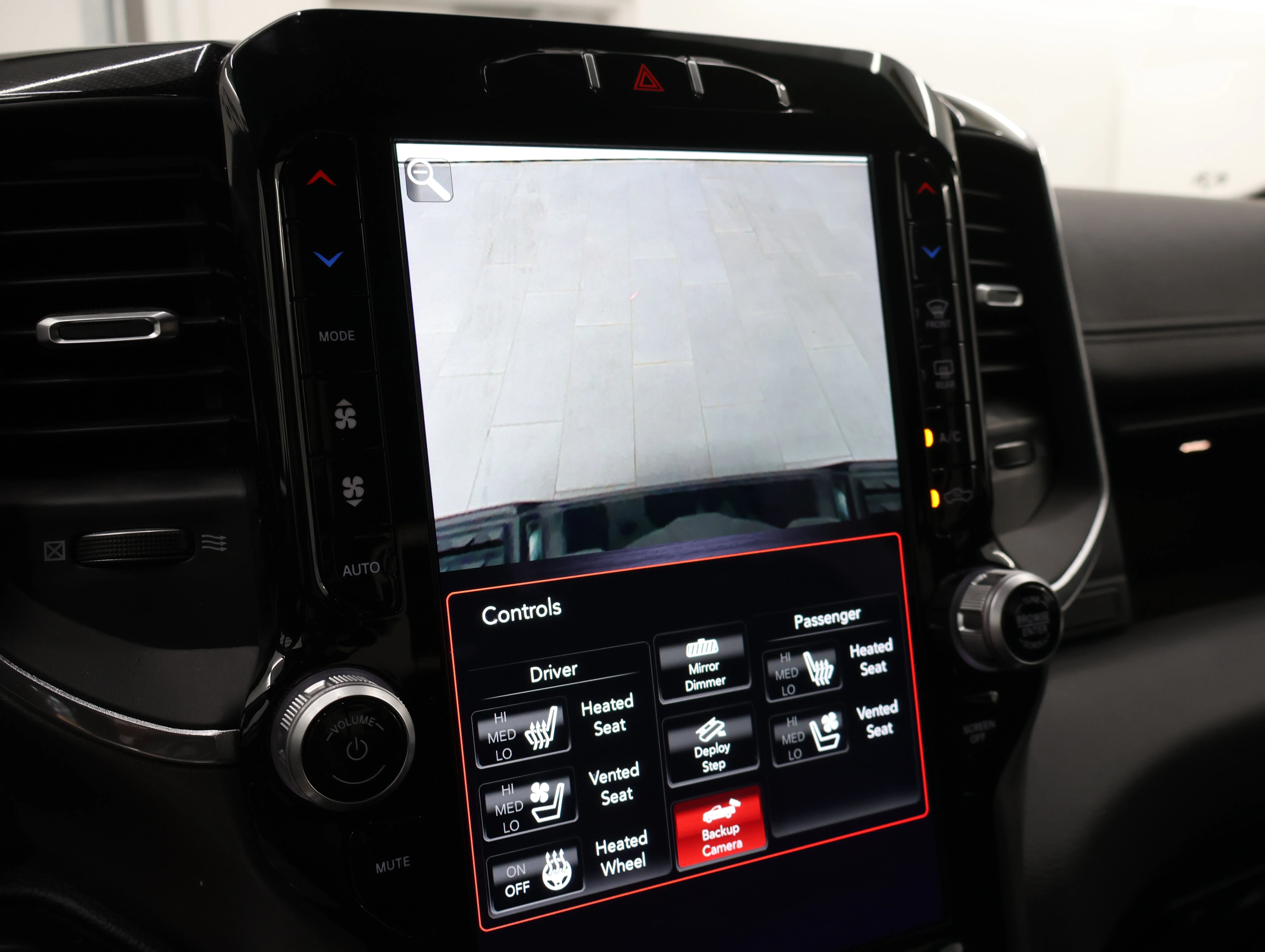 Used 2021 Diamond Black Crystal Pearlcoat Ram Laramie image 17