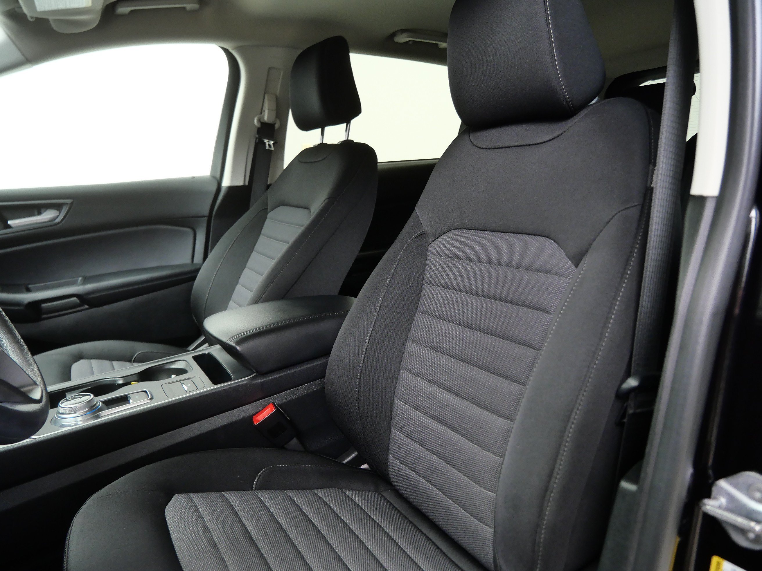 Used 2022 Black Ford SE image 13