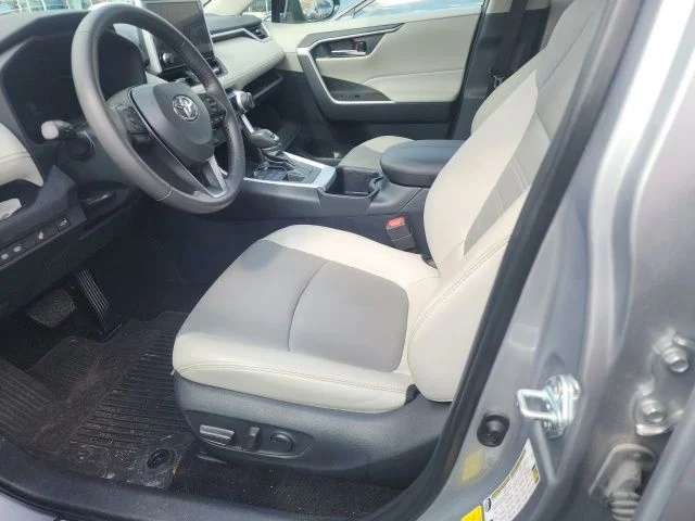 Used 2024 Silver Toyota XLE Premium image 12