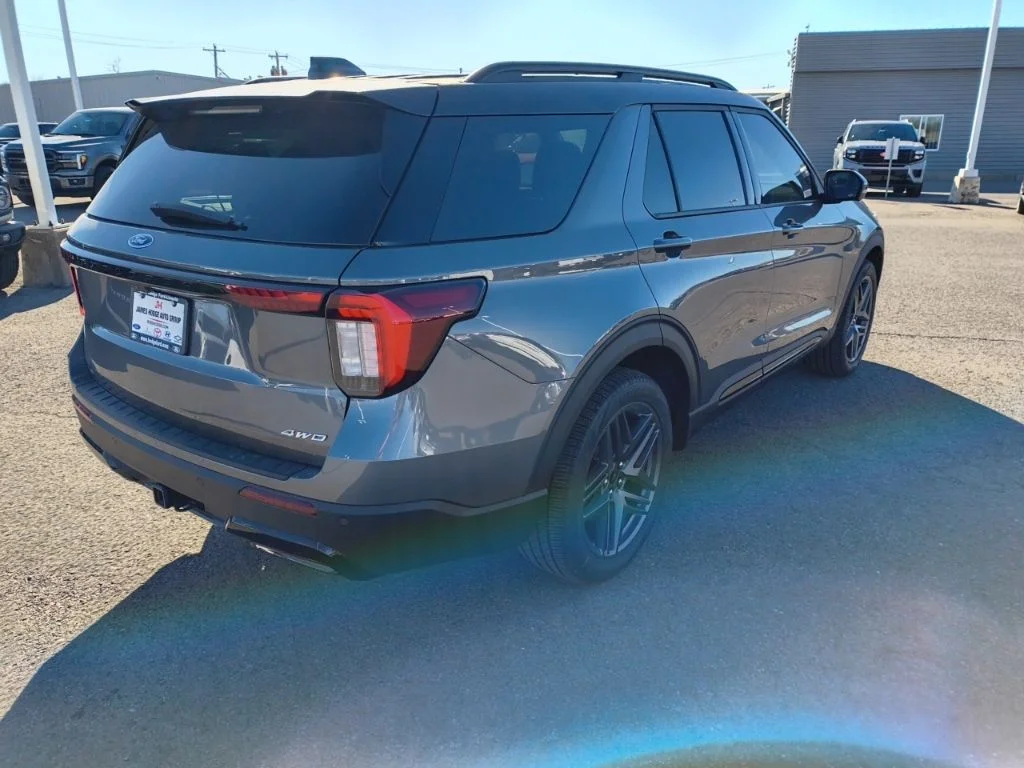 New 2026 Carbonized Gray Metallic Ford ST-Line image 5