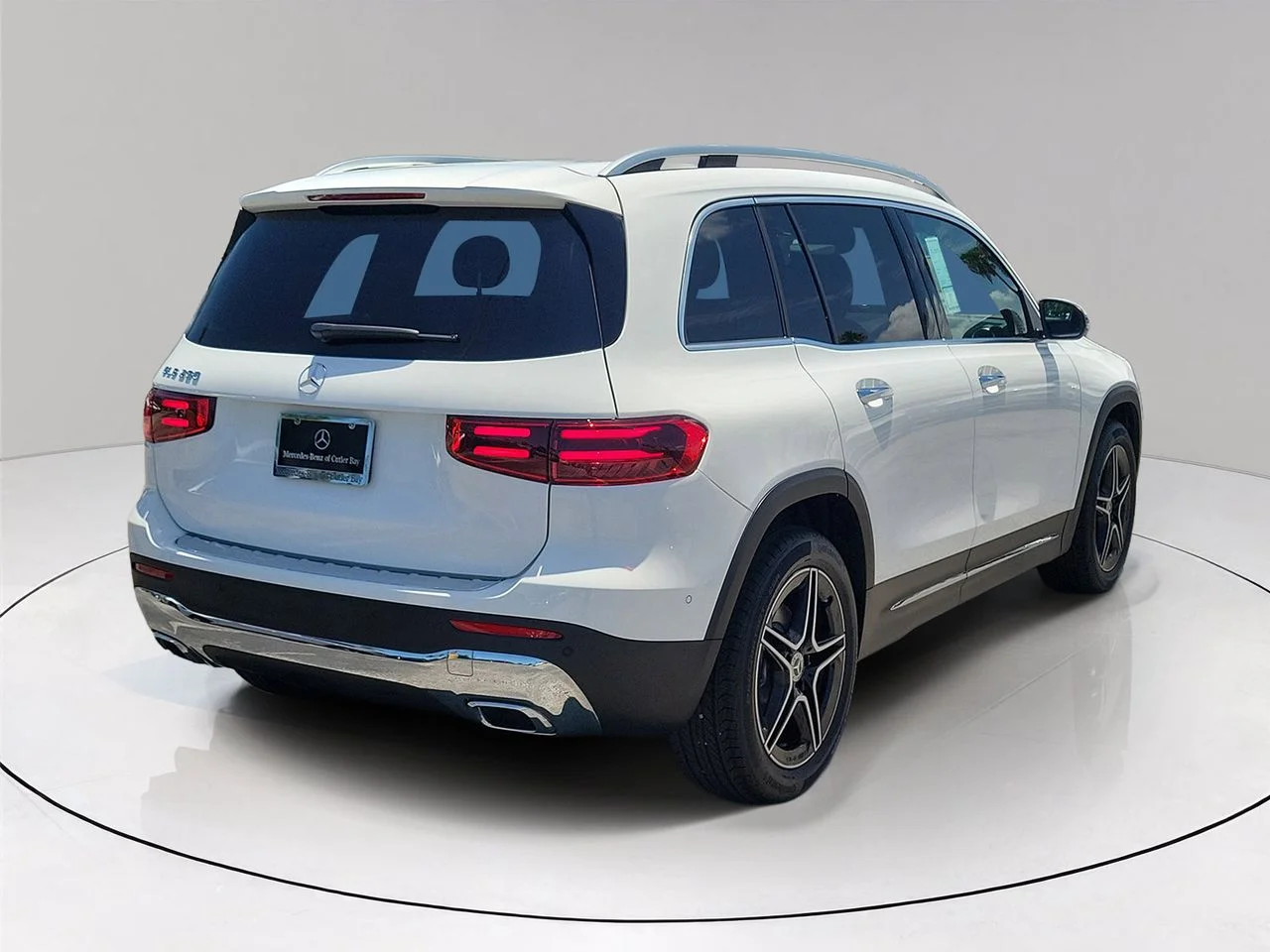New 2026 Polar White Mercedes-Benz GLB 250 image 4