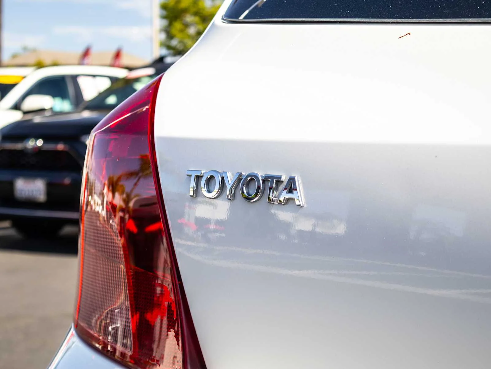 Used 2008 Polar White Toyota  image 12