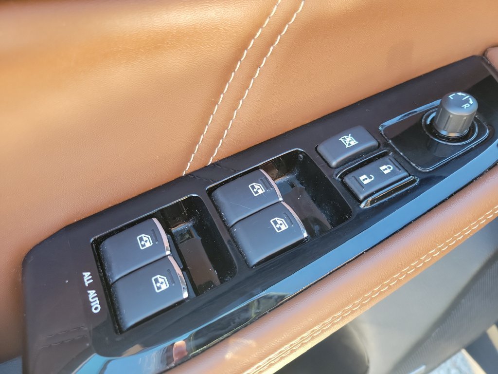 Used 2019 Black Subaru 2.5i Touring image 18