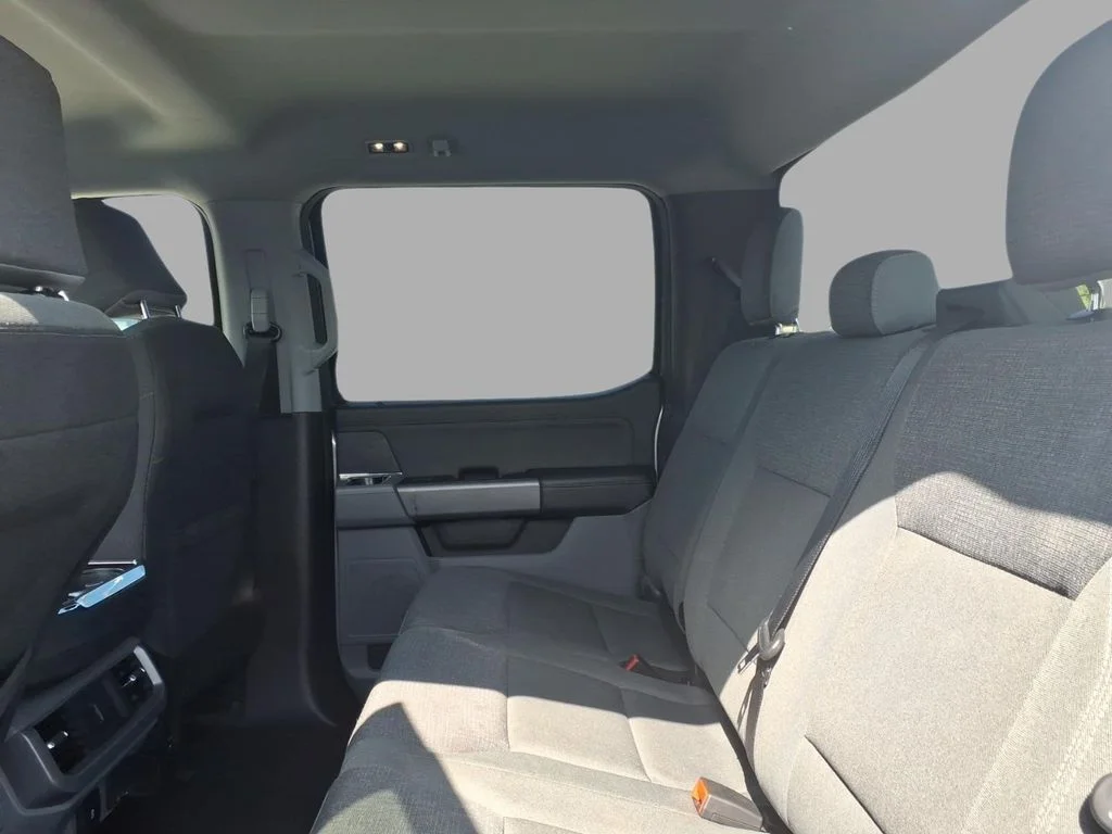 Used 2024 Silver Ford XLT image 8