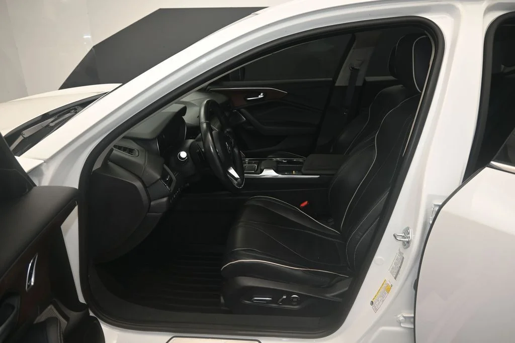 Used 2021 White Acura Advance image 17