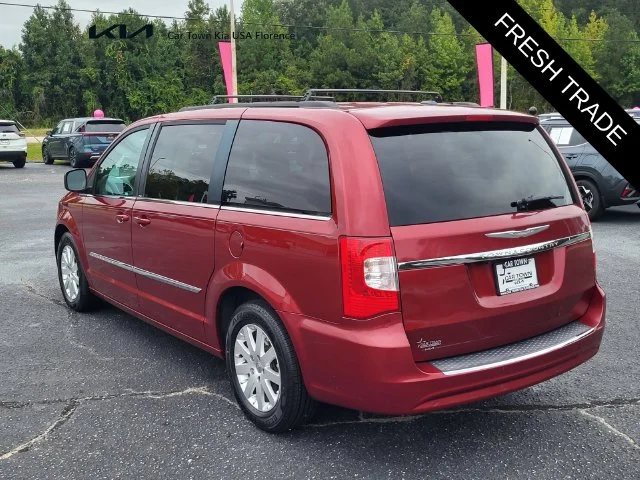 Used 2014 Red Chrysler Touring image 6