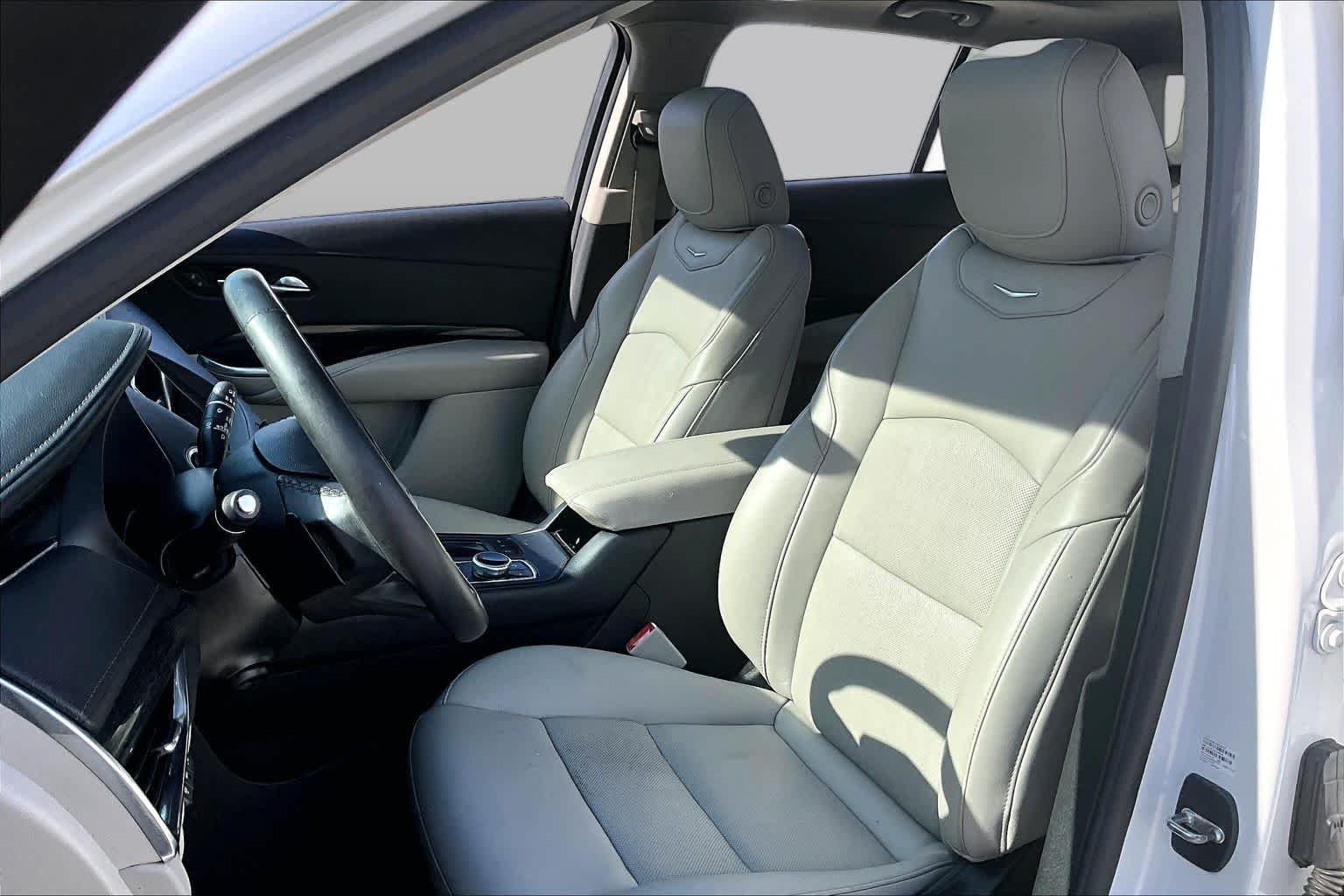 Used 2019 Crystal White Tricoat Cadillac FWD Premium Luxury image 7
