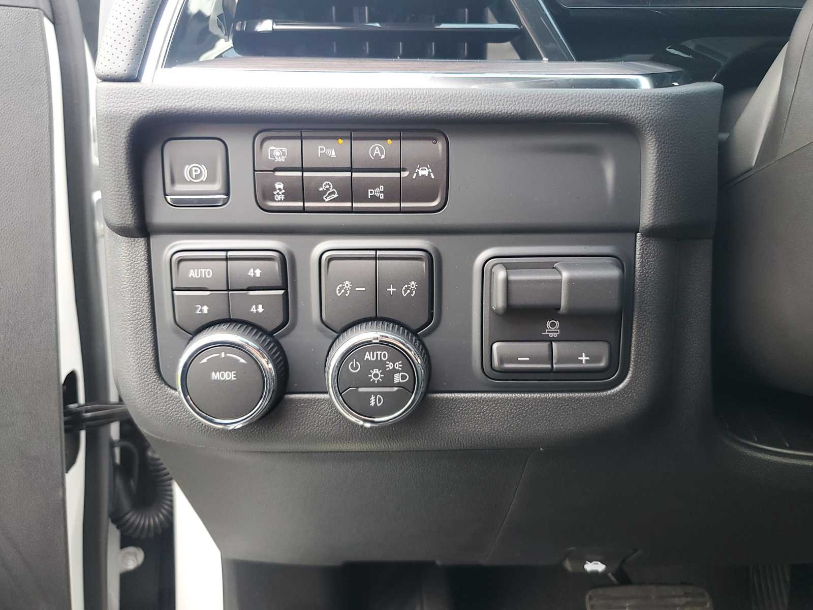 2025 Chevrolet Suburban Premier - Photo 26