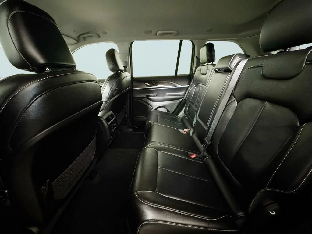 Used 2023 Velvet Jeep Limited image 14