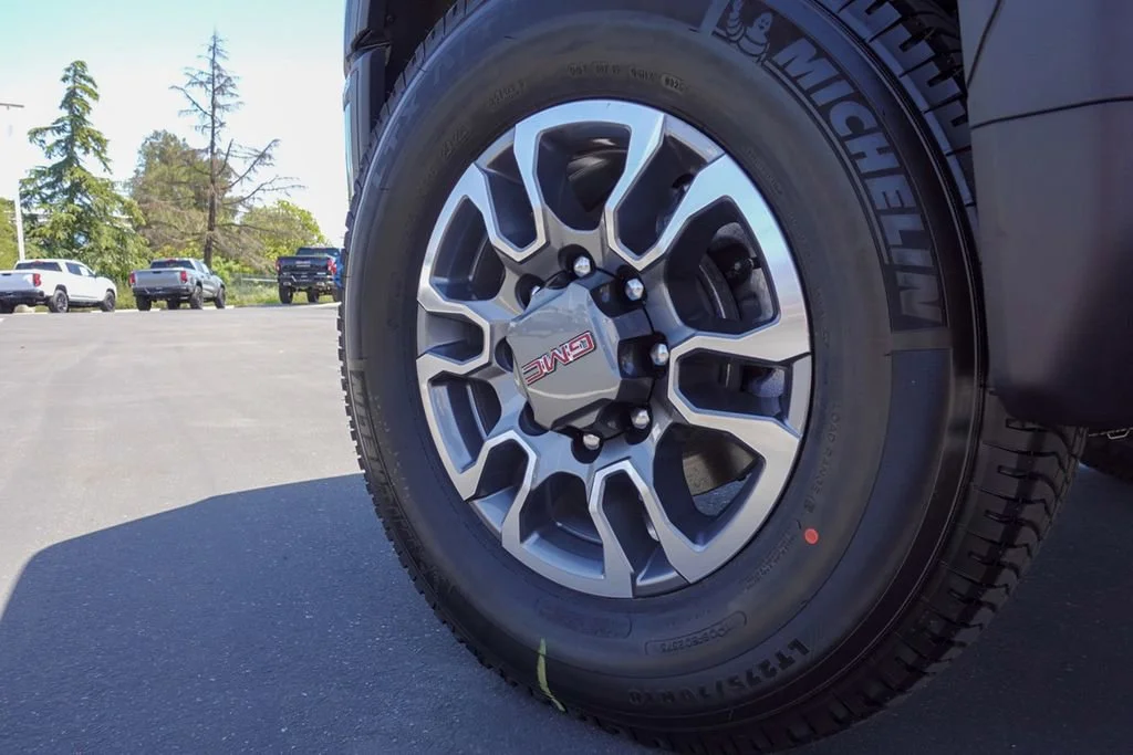 2025 GMC Sierra 2500HD SLT - Photo 13