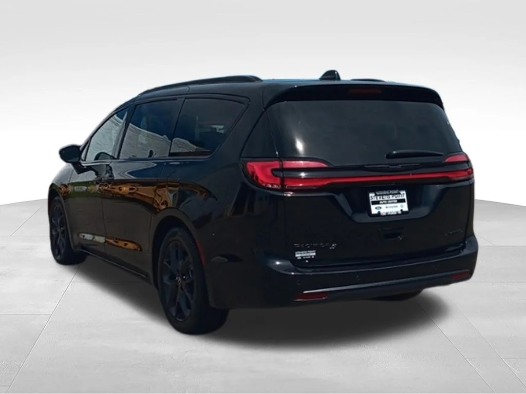 Used 2025 Diamond Black Crystal Pearlcoat Chrysler Limited image 6