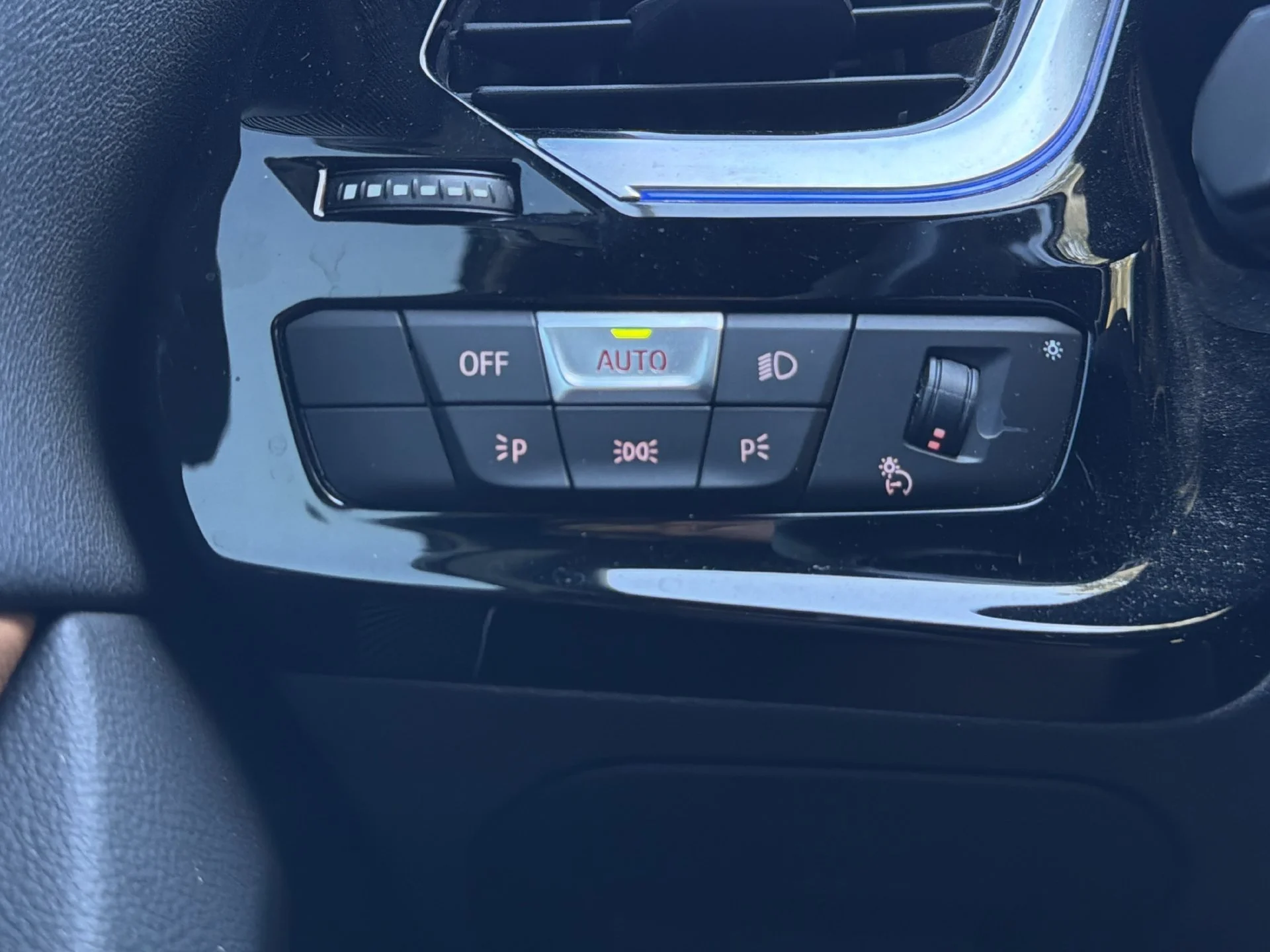 Used 2019 Black Sapphire Metallic BMW sDrive30i image 23